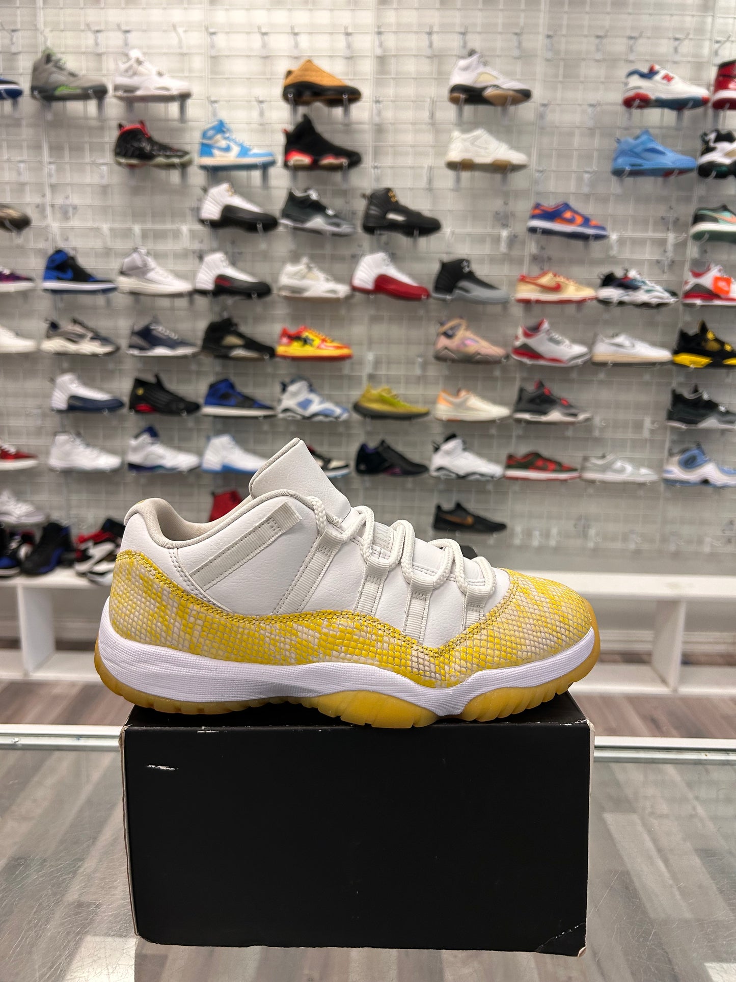 Yellow Snakeskin 11s Size 9W 7.5M