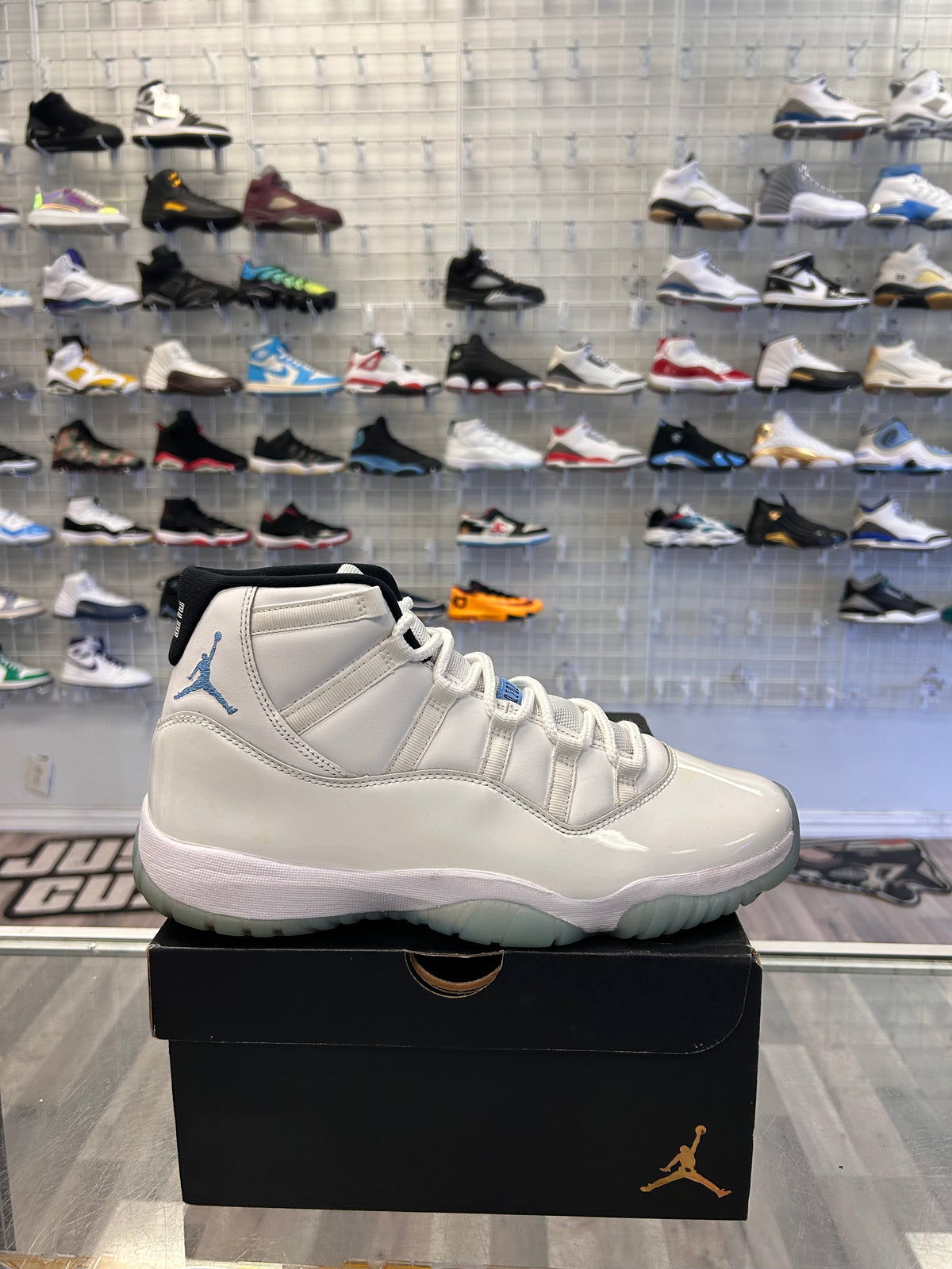 Legend Blue 11s Size 11
