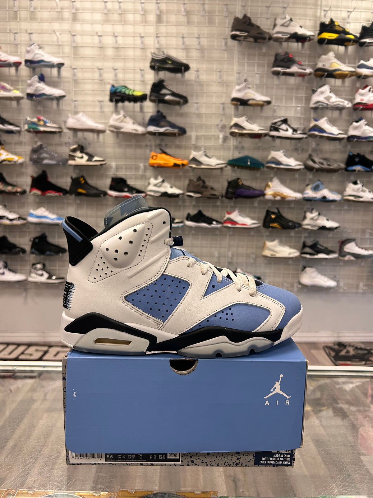 Unc 6s Size 8.5